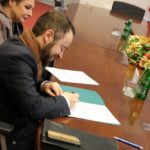 2.	Od lewej: Michał Olszewski wiceprezydent m. st. Warszawy, Ewa Gawor dyrektor Biura Bezpieczeństwa i Zarządzania Kryzysowego urzędu m. st. Warszawy