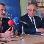 Podpisanie umowy - Ponad 1,1 mln zł z UE na termomodernizację budynku starostwa powiatowego  w Kozienicach