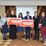 Uroczyste podpisanie umów o dofinansowanie dla Parafii Rzymsko-Katolickiej pw. Trójcy Przenajświętszej w Myszyńcu.