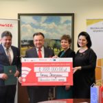 Uroczyste podpisanie umów o dofinansowanie unijne trzech projektów z dz. 4.1 Odnawialne źródła energii,  dz. 4.2 Efektywność energetyczna i z dz. 4.3 Redukcja emisji zanieczyszczeń powietrza.