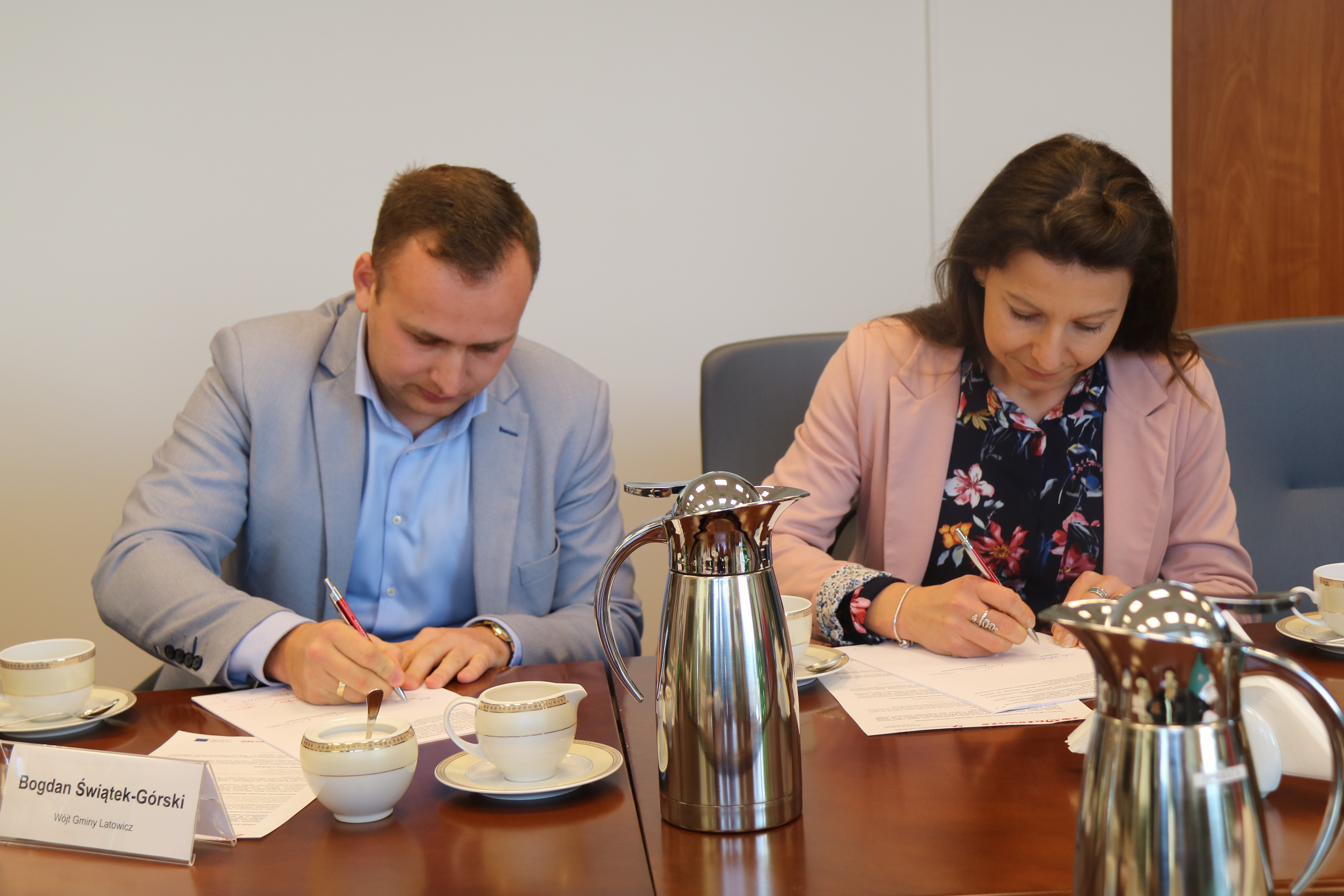 Uroczyste podpisanie umów o dofinansowanie unijne projektów z Działania 2.1 E-usługi i Działania 4.3 Redukcja emisji zanieczyszczeń powietrza