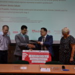 Uroczystość podpisania umów.