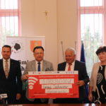 Uroczyste podpisanie umów