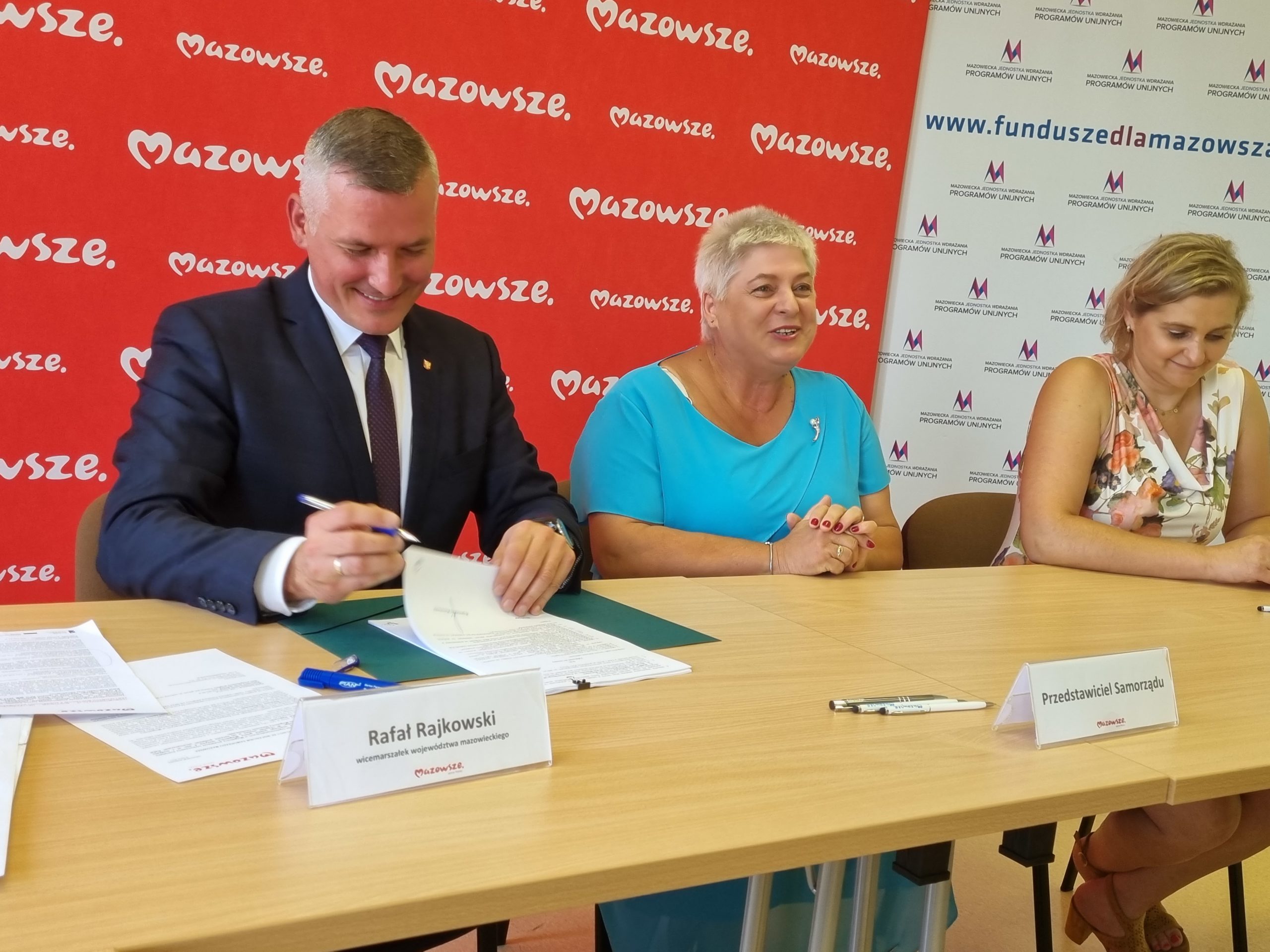 Podpisanie umowy przez beneficjentów z gminy Wieniawa