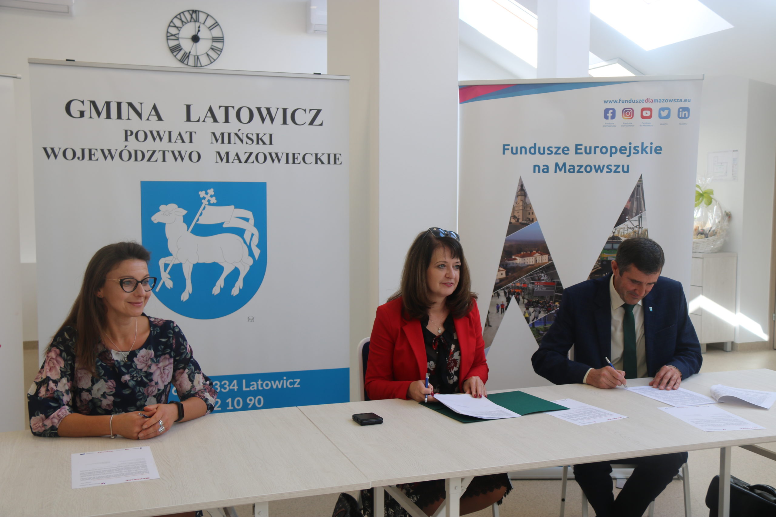 Podpisanie umowy o dofinansowanie przez Marszałek Janinę Ewę Orzełowską oraz władze Gminy Latowicz
