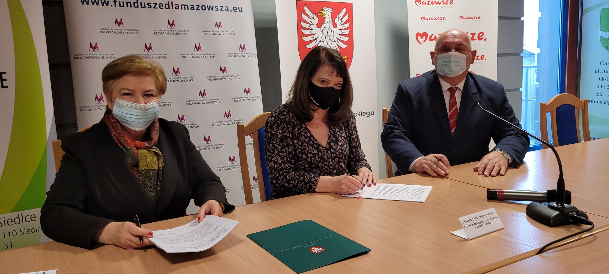Uroczyste podpisanie umowy na dofinansowanie remontu zabytkowego Dworu w Ostrówku