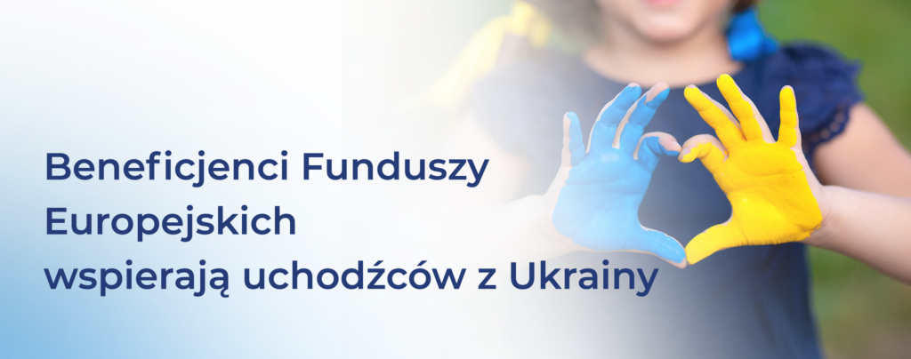 Na grafice znajduje się zdjęcie dłoni dziecka pomalowanych narodowymi barwami Ukrainy oraz podpis: „Beneficjenci Funduszy Europejskich wspierają uchodźców z Ukrainy!”
