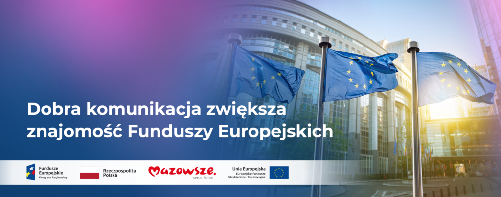 Grafika przedstawia napis: Dobra komunikacja zwiększa znajomość Funduszy Europejskich. W tle widać flagi unijne i budynki Parlamentu Unii Europejskiej.