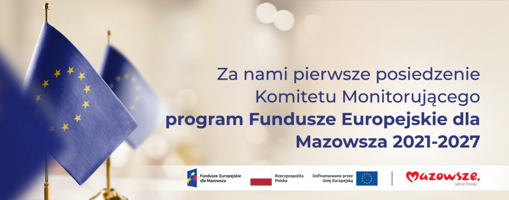 "Za nami pierwsze posiedzenie Komitetu Monitorującego Program Fundusze Europejskie dla Mazowsza 2021-2027", a w tle flagi Unii Europejskiej