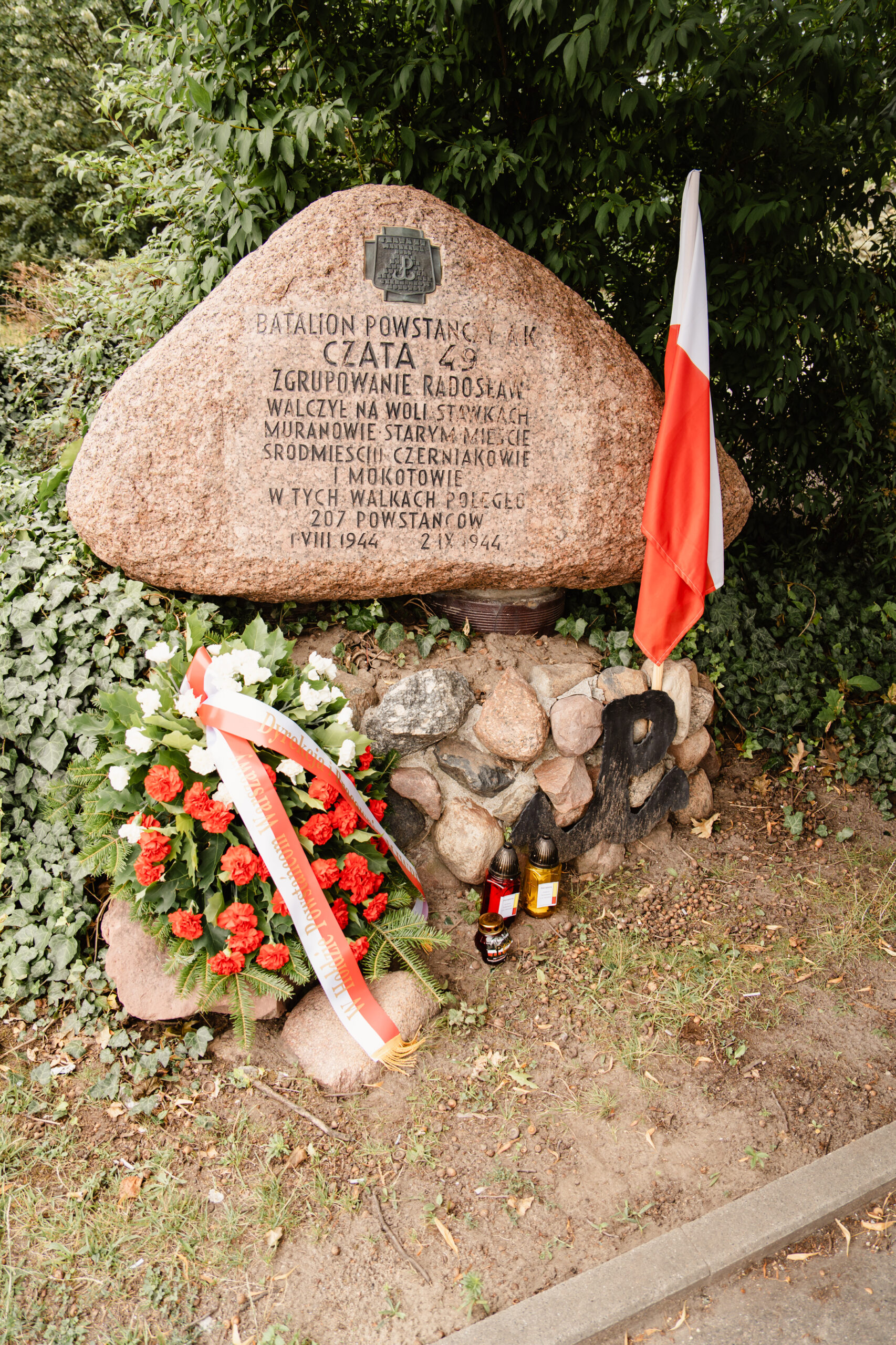 2.	Pomnik Batalionu Powstańczego AK Czata 49 Zgrupowanie Radosław